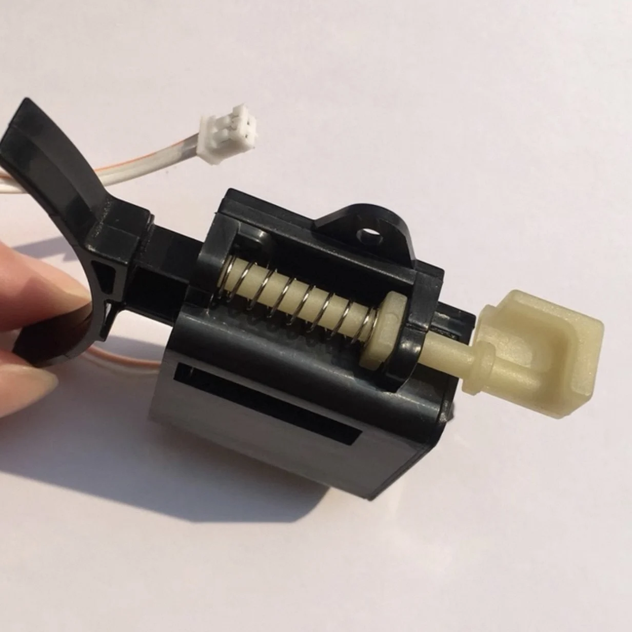 Accesorios para Cerraduras Int - Electronics & Gadgets Beginning With D reseña y precio